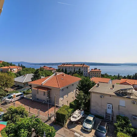 Dachgeschoss Nur 450 Meter Zum Sandstrand Mit Meerblick Und Klima Crikvenica