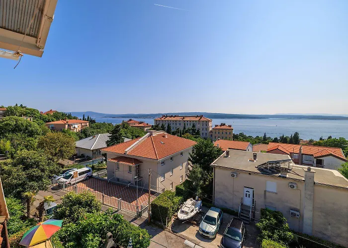 Dachgeschoss Nur 450 Meter Zum Sandstrand Mit Meerblick Und Klima Цриквеница